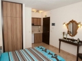 vila-smeraldo-nea-vrasna-letovanje-smestaj-na-plazi-dream-tours (6)